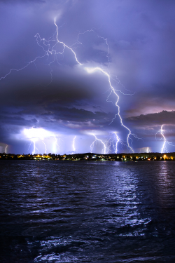 brazennblushing:  speedracer-tx:  vurtual:  Lightning Storm (by rohan3au)  I love thunderstorms.  Me too