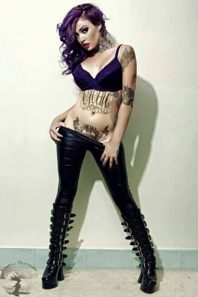 altmodelgirlcrush:  Bee Bumble