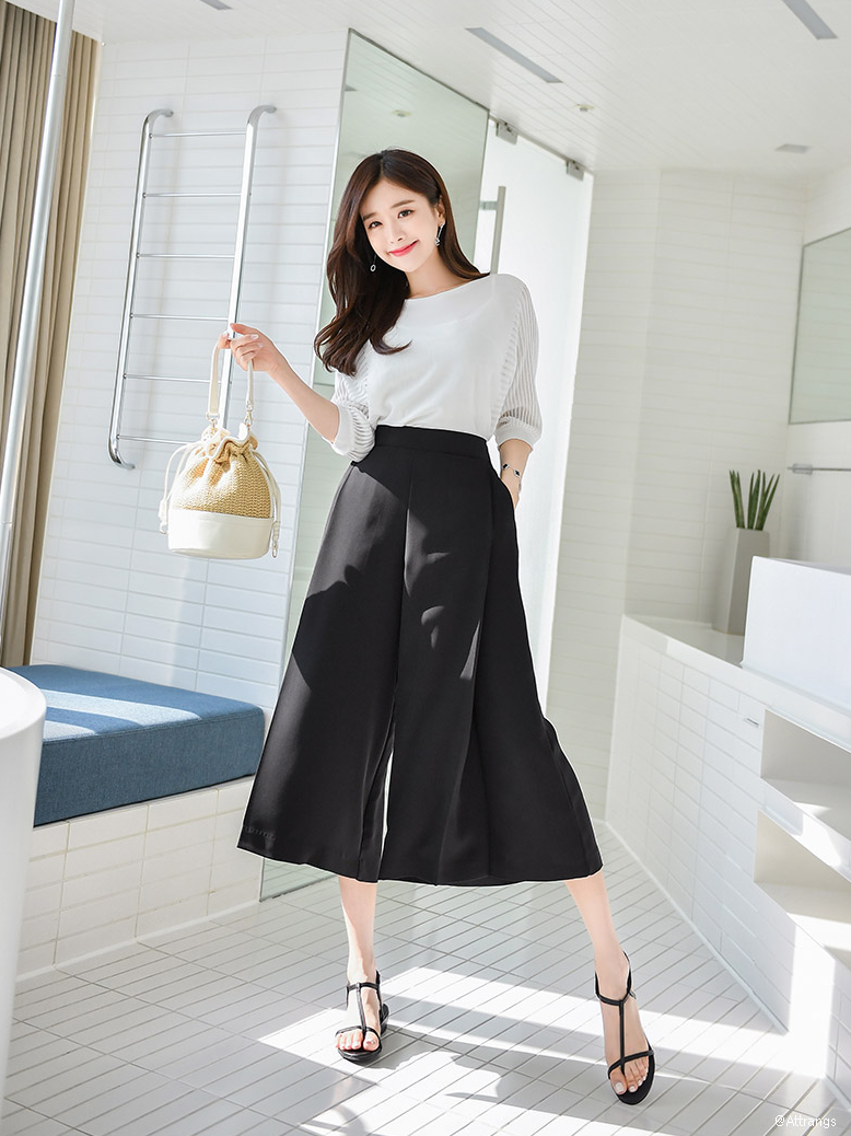 korean-dreams-girls:    Kim Shin Yeong - May 21, 2019 Set  