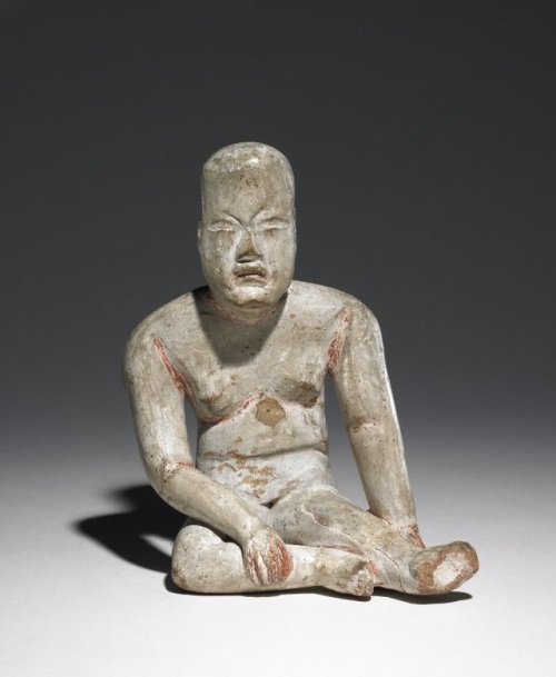 Olmec pottery figurine (Mexico).The use of fine white kaolin clay gives the figurine a lifelikequali