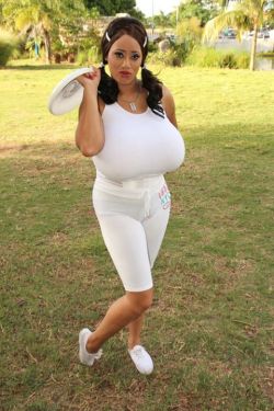 abnormallylargetitties:  bawbsbeautys:  I’d play frisbee with her…just sayin.  Roxi Red…they’re real. love big bulging tits in tight tops like this,xxxxxxxxxx.