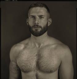 beardburnme:  “🍀 #tbt to the first time I met and was shot by photographer extraordinaire @kelly.grider - Greenpoint, August 2015  #greccoroman #neoclassical #homme #beard #beardlife #fitness #health #instagay #gay #instastraight #straight #instapansexual