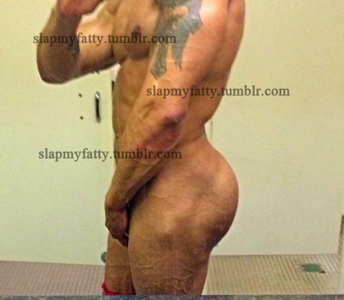 portdad71:  slapmyfatty:  H. PKIK me: SlapMyFatty……. for more info on upcoming leaks  He is hot