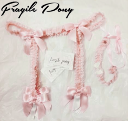 fragilepony:  The Lovely Princess set at Fragile Pony fragilepony.etsy.com 