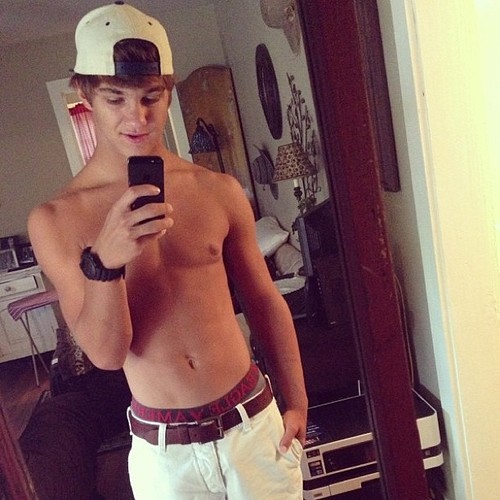 🐧 You Must Be Gay+ To View This Blog*