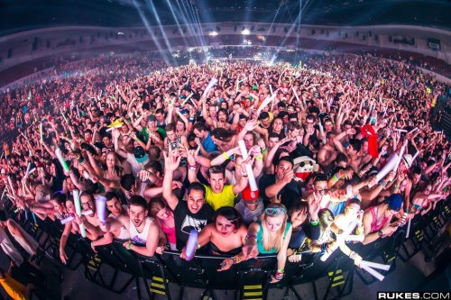 i-love-summer-festivals:  http://i-love-summer-festivals.com/