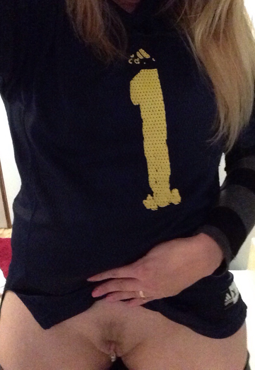 milfaubrey:  Bet you can’t guess who I’m rooting for in the football game tomorrow