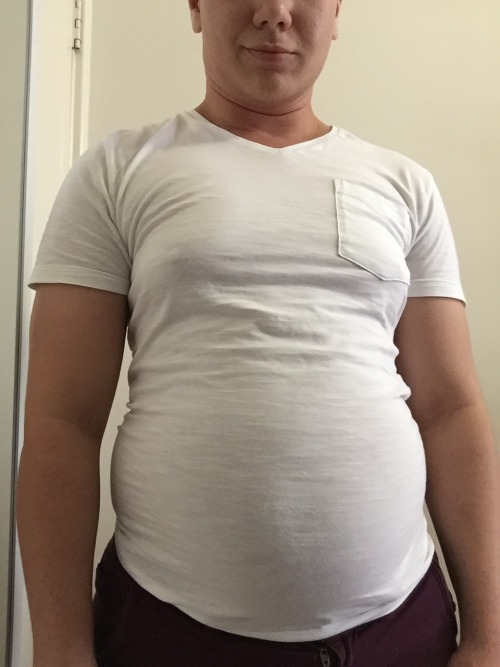 twinktobear:  Normally I wear fairly loose clothes but today I decided to wear this very tight t-shirt out in public. I ran into a friend I hadn’t seen in awhile, he had put on a bit of weight too, he joked that we were both growing dad bods and gave