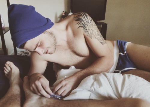 kingqueer:  Chillin killin 