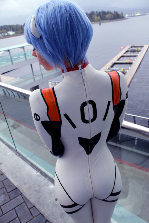 dreamerinchastity:  A lot of awesome fun Evangelion Cosplay!!! You all did great!