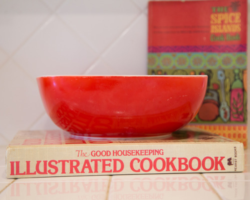 Large 1960s Primary Red Pyrex Bowl