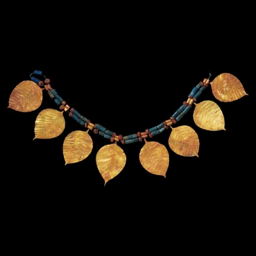 Sumerian gold jewellery found in the tomb of a woman named Puabi at the Royal tombs of Ur, c. 2600-1