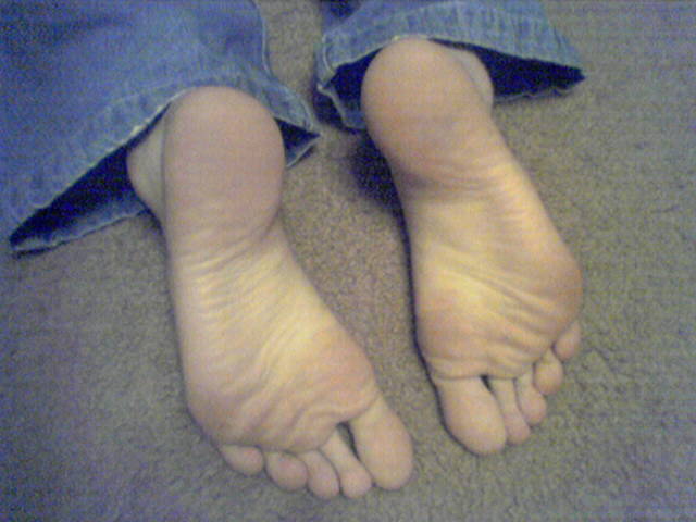 captain-guy-feet:  jamestmedak:  Dorm room deviousness. This guy turned into a campus