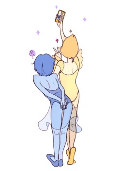 overlymetaromantic:it’s so cute……the idea of pearls taking selfies…..they’re so cute……