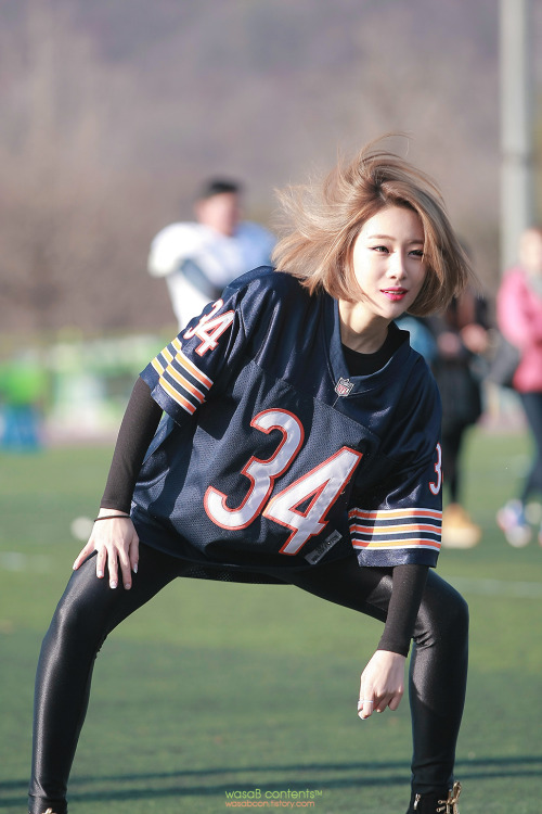 7raniagirls:   [FANTAKEN] 151206 RaNiA (Hyeme) @ Seoul National University Football Game / source: w