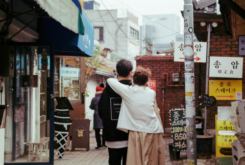 people | south korea, november 2018kodak color plus, kodak gold 200nikon f801nikkor 35mm f/2D