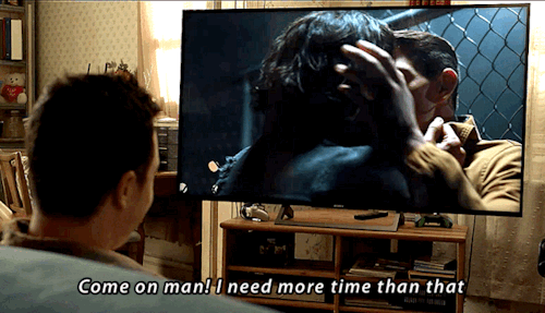 Mickey Milkovich Watching Riverdale - Shameless 11x02