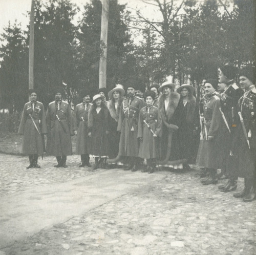 otmacamera: Tsar Nicholas II with his children in Mogilev, 4th October 1916 This is the last foota