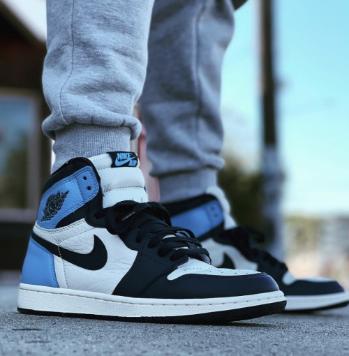 sneakerfreakerz:Another Day Another J. Love the Obsidian AJ1 Www.Skat3er.Com