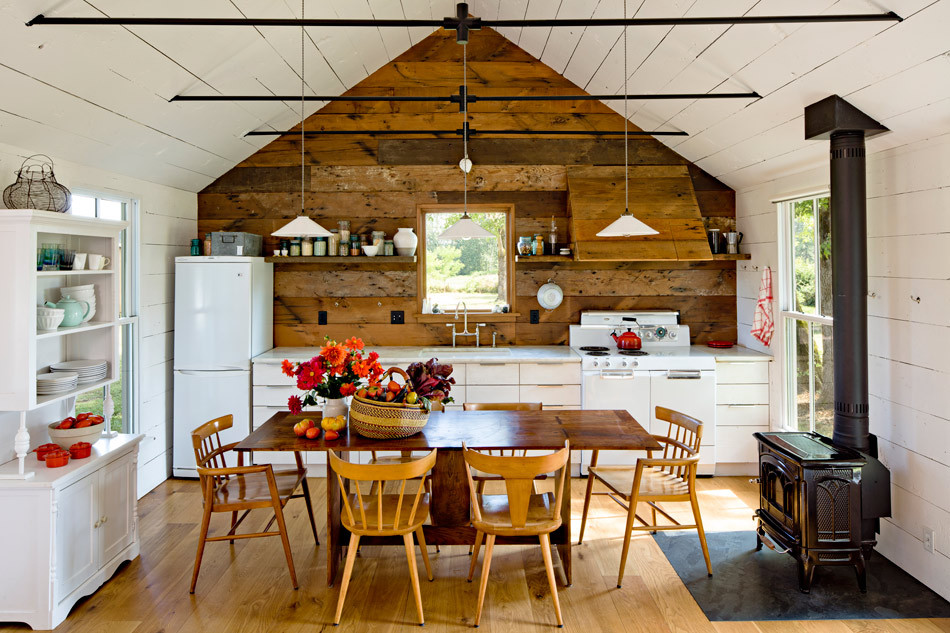 tinyhousetown:  A reclaimed 540-square-feet home located 15 minutes north of Portland,