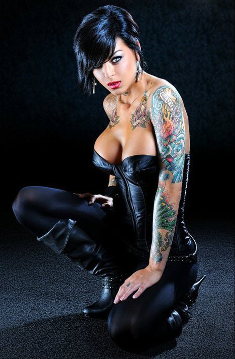 Brina Murphy, a beautifully inked model from Seattle