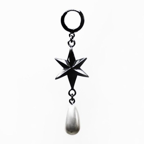 New in! #macabregadgets STAR & PEARL EARRING | MACABREGADGETS.COM#fashionjewelry #veganpearl #gl