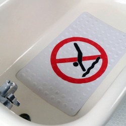 ridinghi:  No Diving Natural Rubber Bath