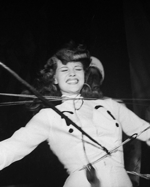 theritahaywortharchive:Rita Hayworth performing in The Mercury Wonder Show, 1943