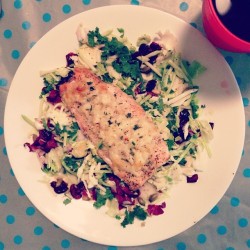 Tonight&rsquo;s dinner: Baked Salmon with Sweet Kale Salad.🐟🍃