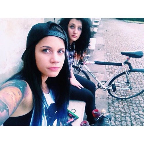shinsaibashiarmy: fixiegirls: Repost from @xpsota #selfie #with #my #friend #fixiegirls #bike #skate