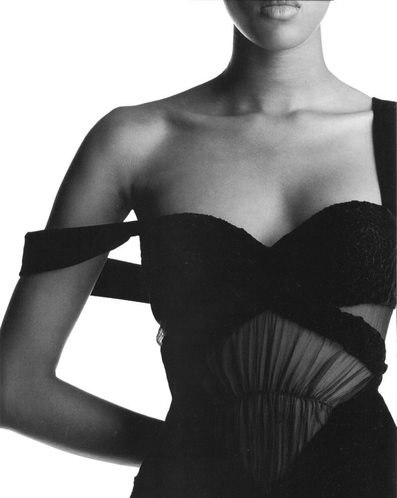 maxximm:Naomi Campbell wearing Alaia dress in Elle 1989 photographed by Gilles Bensimon