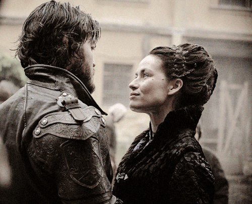 milathosdaily:maimie mccoy and tom burke as milady de winter and athos from s1 and s2 of the muskete