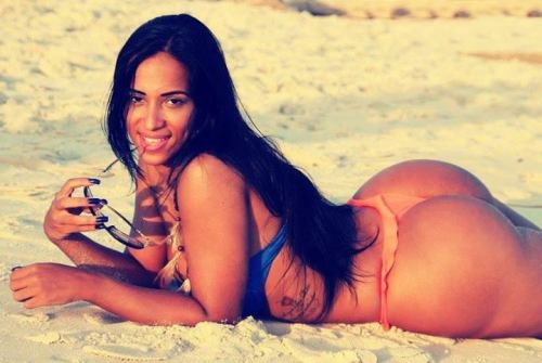 122393420:  Pryscila Silva  