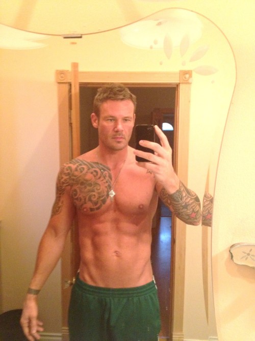 epicmilitarymen:  favhob:  My Favorite Hobbie: http://favhob.tumblr.com  Hello