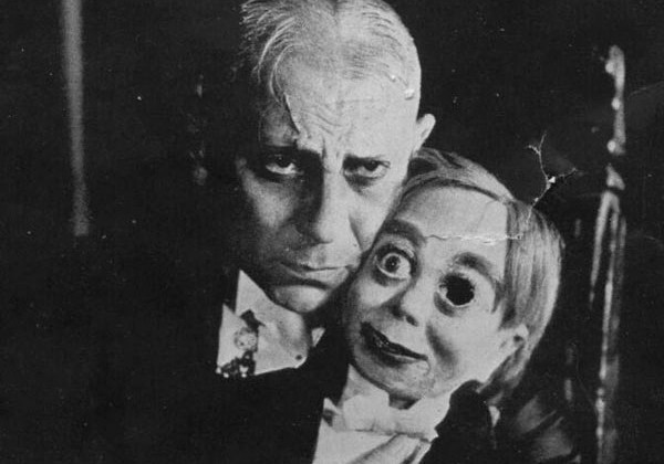 thegoblinmarketofficial:  Fear of ventriloquist’s dummies is called automatonophobia.
