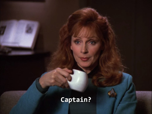 arctic-hands:captainrandomstranger18:lesbianjubilee:the straightbait is killing me Star Trek: the on