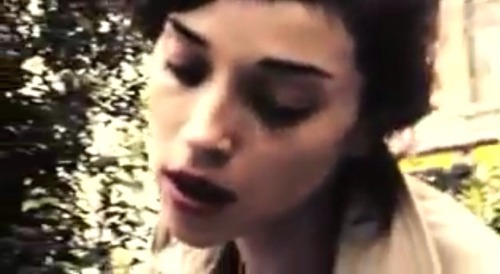 exhume-0ur-idols:  Annie Clark performing ‘Paris is Burning’ in Paris