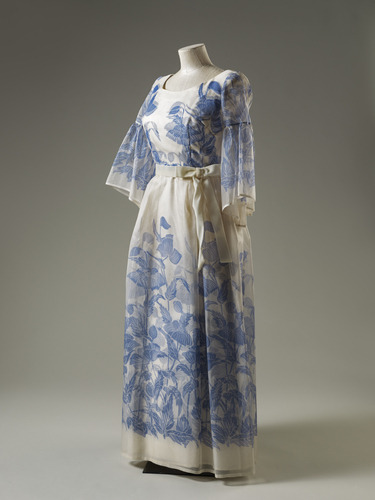 Hardy Amies, silk crepe evening dress, 1970s