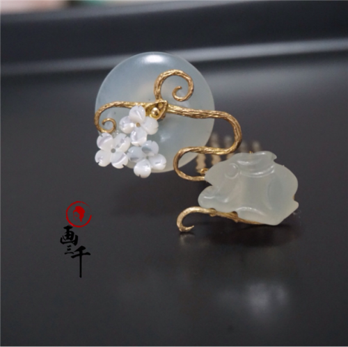 fouryearsofshades: 发梳 画三千 shop111620307.taobao.com/ Traditional Chinese Hair Ornaments - Type