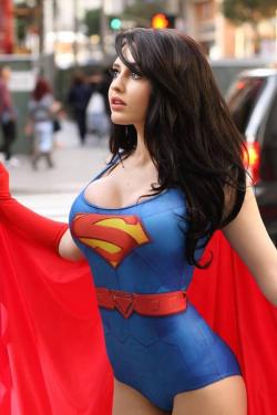 Whoa!!!!!! Super girl, that is a great cosplay
