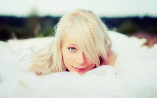 pedalfar:  Bella Heathcote 