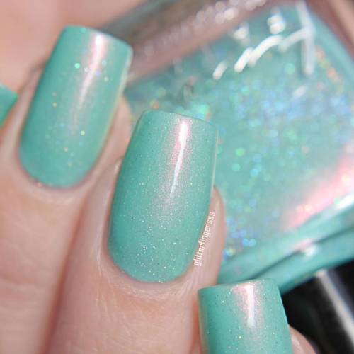 glitterfingerlexa: @femme_fatale_cosmetics X @lfcbabe Dropping Throug Sky  Go to my blog for more in