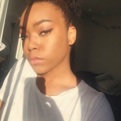 blackgirlsrpretty2:  Summer glow in the winter