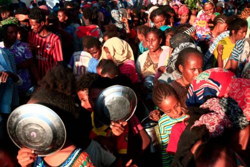 Hamdiyet, SudanEthiopians who fled intense fighting in their homeland of Tigray, wait for food ratio