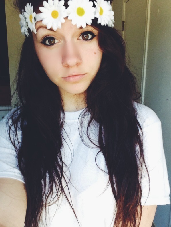 skatingmeltdown:  fvckdrea:  hi  This girl is so fucking pretty give me your gorgeousness
