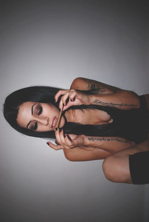 chrystalscherina:  swaggie auf We Heart It. https://weheartit.com/entry/80870783/via/evelin_kuczmanova