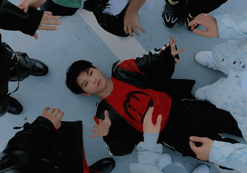 LEFT & RIGHT M/V