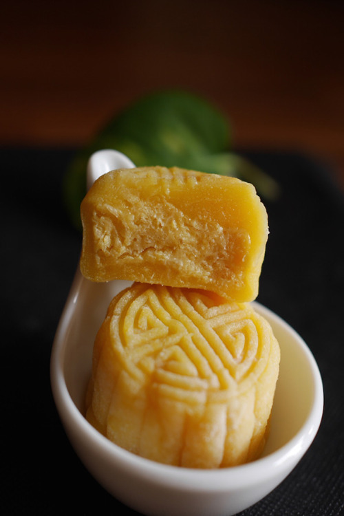 foodffs:Durian Mooncake Follow for recipes Is this how you roll?