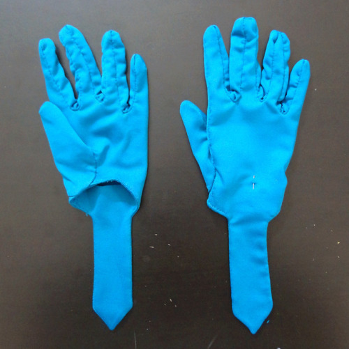 Gloves for Silica (OS ver.). The dark teal fabric is some sort of performance knit, with self-lining