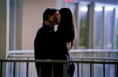 dailydelenagifs:   DE + kisses requested by anonymous 